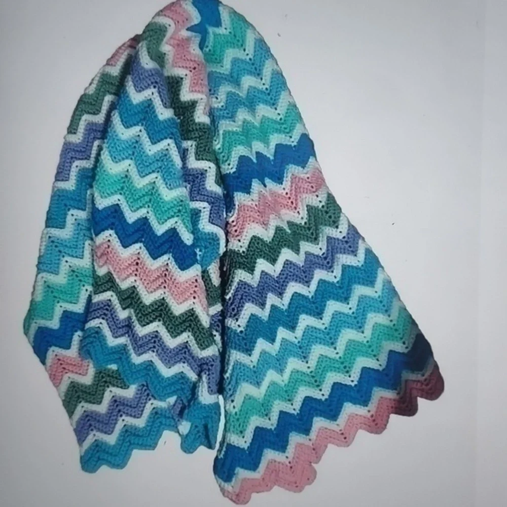 Vintage Afghan Chevron Hand Crochet Zig Zag Blanket/Throw 50x62 Preowned
